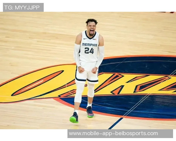 狄龙称全队信任布克队友进步速度超越灰熊火箭时期 狄龙称全队信任布克队友进步速度超越灰熊火箭时期